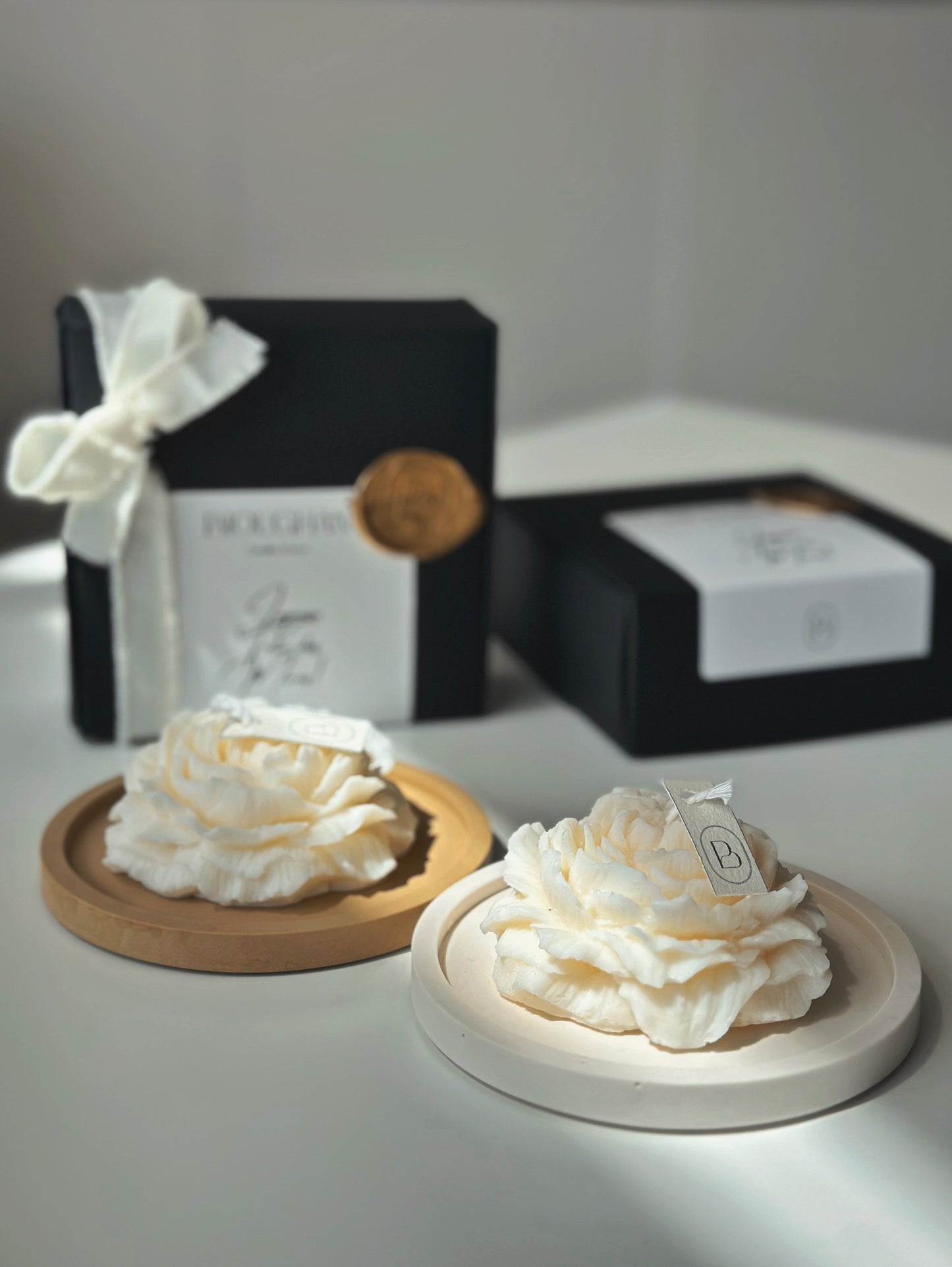 Coffret Cadeau | Plateau Jesmonite & Bougie Pivoine