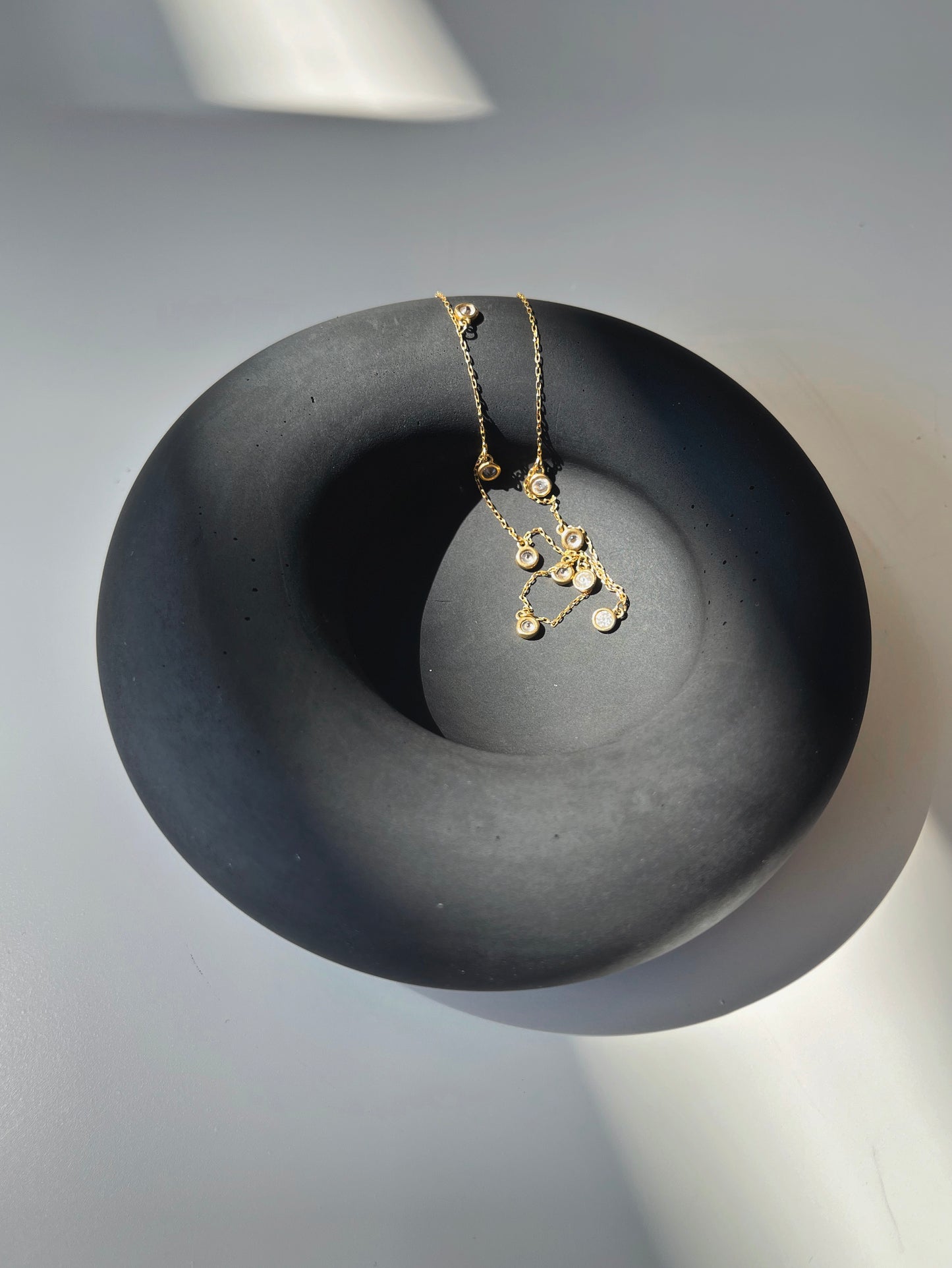 Asymmetric Tray