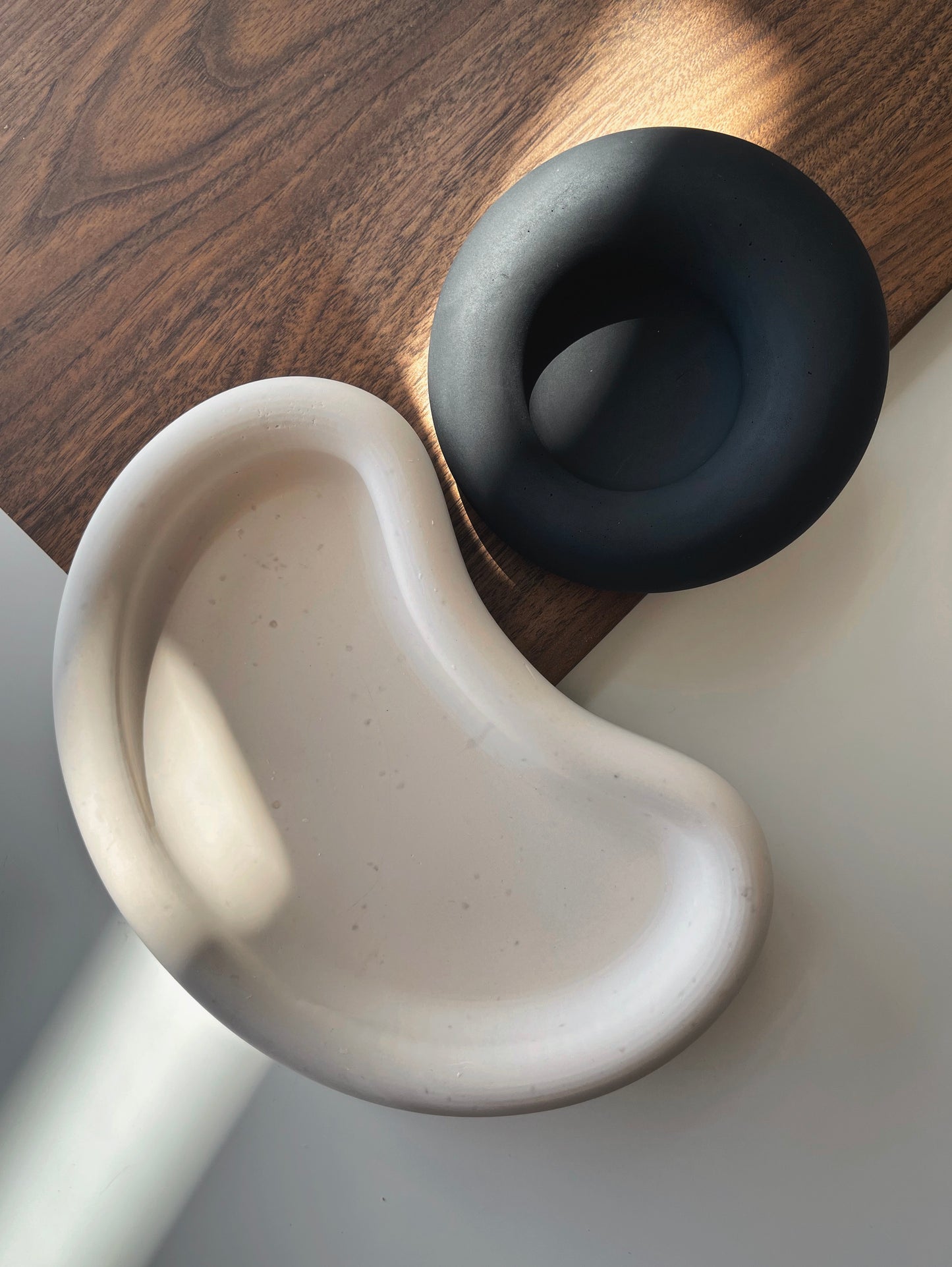 Asymmetric Tray