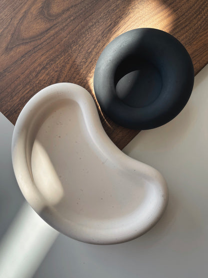 Asymmetric Tray